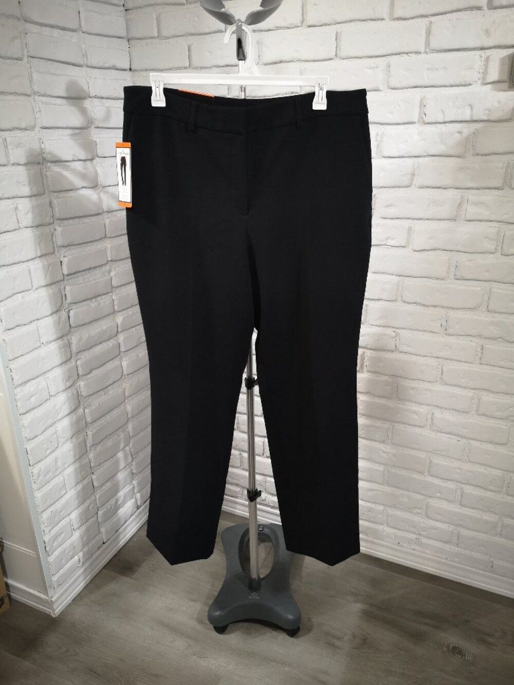 Hilary Radley NWT Ladies Size 16 Black Sits at the Waist Straight Dress Pants